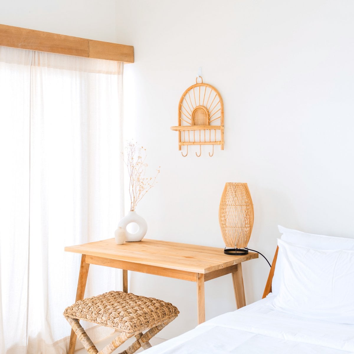 Sienas Plaukts Rattan Ar Āķīšiem