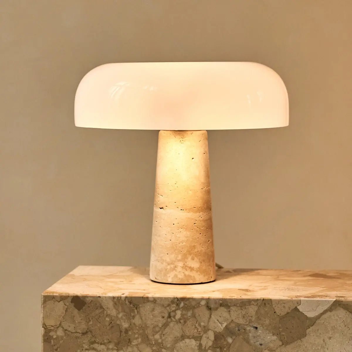 Galda Lampa Emily Travertine