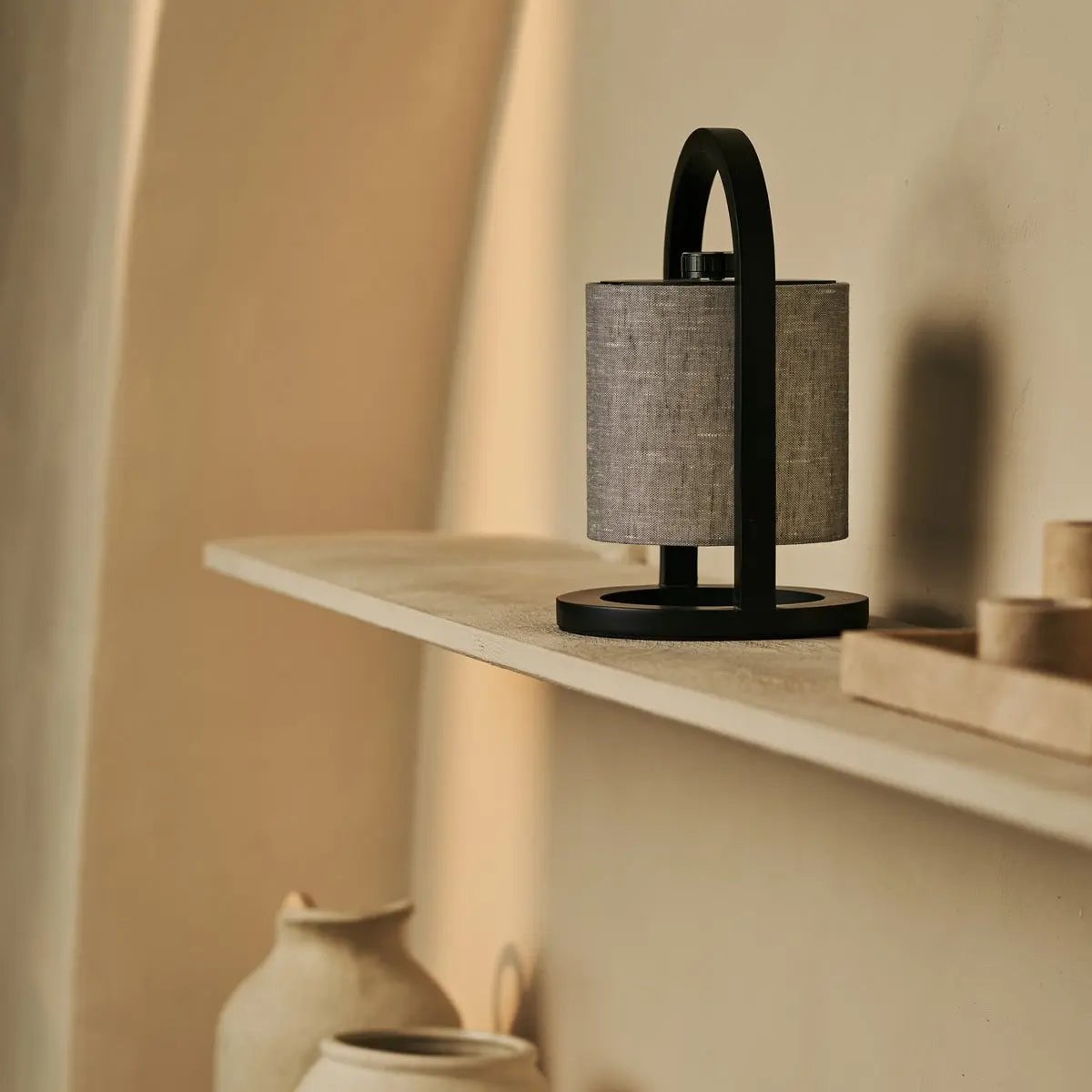 Galda Lampa Rivel Black & Grey Wooden